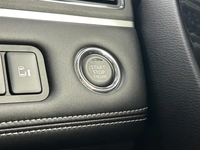 三菱 デリカＤ：５ シャモニー 千葉県 2025(令7)年 0.1千km ホワイトダイヤモンド オリジナルナビ取付パッケージ＋リアモニター取付パッケージ/登録済未使用車/４WD/三菱e-Assist/・衝突被害軽減ブレーキシステム/・誤発進抑制機能（前進時）/・車線逸脱警報システム［LDW］/・レーダークルーズコントロールシステム/・オートマチックハイビーム/両側パワースライドドア/パワーバックドア/デリカD:5専用アルパイン１１型メモリナビ/・型番：EX11NX/・CD/DVD/USB/HDMI/Bluetooth/フルセグTV/・アラウンドビューモニター/革巻きステアリング/・ステアリングスイッチ/・ステアリングヒーター/・パドルシフト/ハーフレザーシート/・DNシートヒーター/電子パーキング/・ブレーキホールド/純正18インチAW/オートライト/・LEDヘッドライト/・LEDフォグランプ