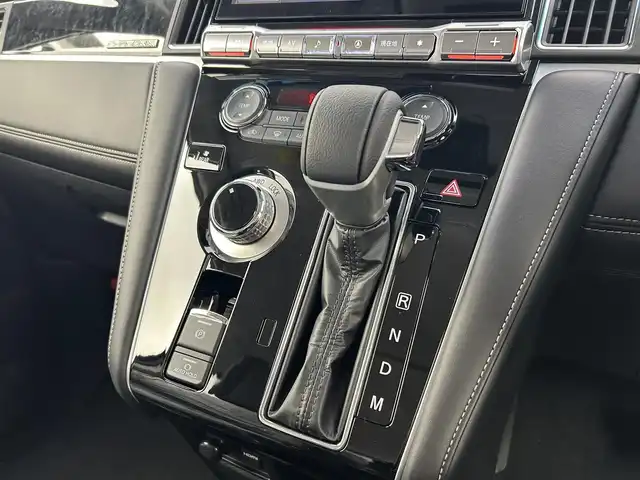 三菱 デリカＤ：５ シャモニー 千葉県 2025(令7)年 0.1千km ホワイトダイヤモンド オリジナルナビ取付パッケージ＋リアモニター取付パッケージ/登録済未使用車/４WD/三菱e-Assist/・衝突被害軽減ブレーキシステム/・誤発進抑制機能（前進時）/・車線逸脱警報システム［LDW］/・レーダークルーズコントロールシステム/・オートマチックハイビーム/両側パワースライドドア/パワーバックドア/デリカD:5専用アルパイン１１型メモリナビ/・型番：EX11NX/・CD/DVD/USB/HDMI/Bluetooth/フルセグTV/・アラウンドビューモニター/革巻きステアリング/・ステアリングスイッチ/・ステアリングヒーター/・パドルシフト/ハーフレザーシート/・DNシートヒーター/電子パーキング/・ブレーキホールド/純正18インチAW/オートライト/・LEDヘッドライト/・LEDフォグランプ