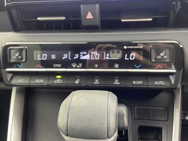 トヨタ ノア ハイブリッド S－Z 茨城県 2022(令4)年 3.3万km ホワイトパールクリスタルシャイン トヨタセーフティセンス/純正10.5インチディスプレイオーディオ/HDMI/バックカメラ/両側パワースライドドア/パワーバックドア/ユニバーサルステップ/ETC2.0/ハーフレザーシート/オットマン/シートヒーター/AC100V/プッシュスタート/純正フロアマット/純正17インチアルミホイール/LEDヘッドライト/フォグランプ/オートライト/オートハイビーム/スマートキー