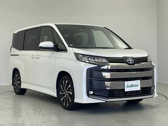 トヨタ ノア ハイブリッド S－Z 茨城県 2022(令4)年 3.3万km ホワイトパールクリスタルシャイン トヨタセーフティセンス/純正10.5インチディスプレイオーディオ/HDMI/バックカメラ/両側パワースライドドア/パワーバックドア/ユニバーサルステップ/ETC2.0/ハーフレザーシート/オットマン/シートヒーター/AC100V/プッシュスタート/純正フロアマット/純正17インチアルミホイール/LEDヘッドライト/フォグランプ/オートライト/オートハイビーム/スマートキー