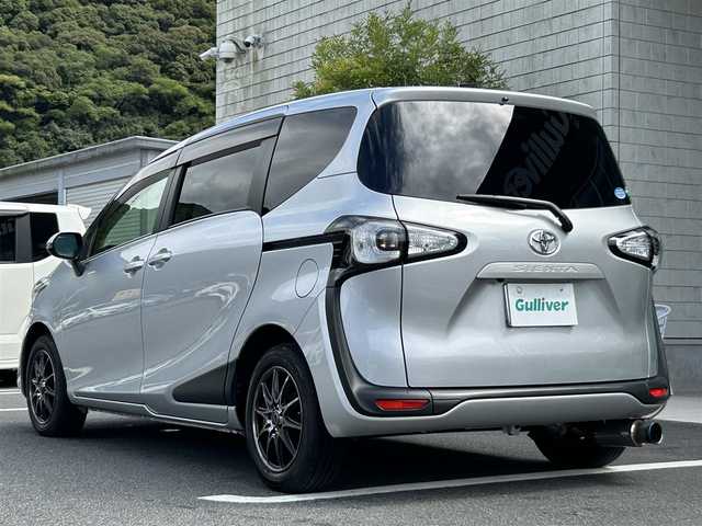 トヨタ シエンタ G 愛媛県 2016(平28)年 4.4万km シルバーM ワンオーナー/柿本改マフラー(純正マフラー有)/純正ナビ(NSZT-W66T)/・Bluetooth/・CD/DVD/フルセグTV/バックカメラ/ドライビング・セーフティ・センサーZERO(304V)/ETC/ドライブレコーダー/両側パワースライドドア/3列シート/社外フロアマット/社外15インチAW(SMACK)/トヨタセーフティセンス/衝突被害軽減システム/レーンキープアシスト/オートライト/オートマチックハイビーム/アイドリングストップ/プッシュスタート/スペアキー/取扱説明書/保証書