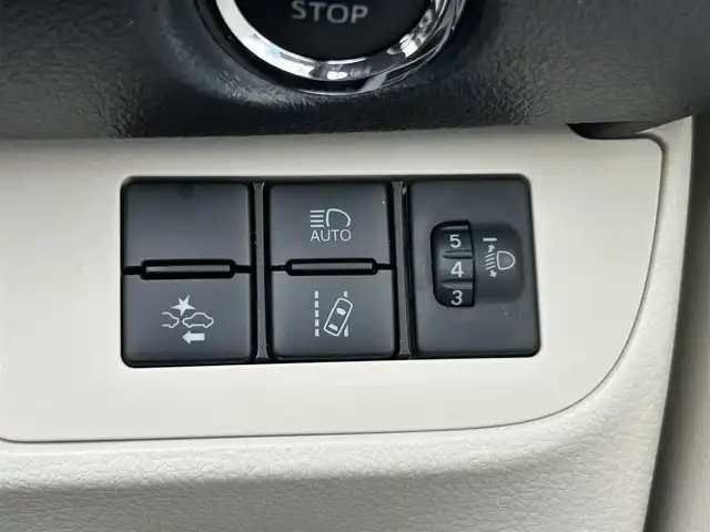 トヨタ シエンタ G 愛媛県 2016(平28)年 4.4万km シルバーM ワンオーナー/柿本改マフラー(純正マフラー有)/純正ナビ(NSZT-W66T)/・Bluetooth/・CD/DVD/フルセグTV/バックカメラ/ドライビング・セーフティ・センサーZERO(304V)/ETC/ドライブレコーダー/両側パワースライドドア/3列シート/社外フロアマット/社外15インチAW(SMACK)/トヨタセーフティセンス/衝突被害軽減システム/レーンキープアシスト/オートライト/オートマチックハイビーム/アイドリングストップ/プッシュスタート/スペアキー/取扱説明書/保証書
