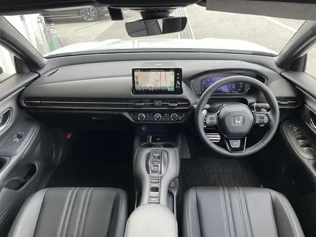 ホンダ ＺＲ－Ｖ ハイブリッド e:HEV Z 東京都 2025(令7)年 0.1万km プラチナホワイトパール 純正９型ワイドディスプレイナビ＆フルセグ　/・BluetoothAudio&USB/・AppleCarPlay&AndroidAuto/アラウンドビューモニター　/ブラインドスポットモニター　/ＢＯＳＥサウンドシステム　/ハンズフリーパワーバックドア　/ステアリングヒーター　/ワイヤレス充電　/レーダークルーズコントロール/レーザーパワーシート/・前席シートヒーター/・前席パワーシート/・２列目パーソナルUSB/パーキングセンサーシステム/ホンダセンシング/（安全運転支援システム）/・衝突軽減ブレーキ/・歩行車事故低減ステアリング/・車線維持支援システム/・先行車発進お知らせ機能/保証書＆取説