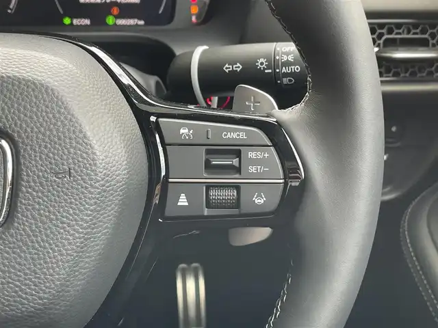 ホンダ ＺＲ－Ｖ ハイブリッド e:HEV Z 東京都 2025(令7)年 0.1万km プラチナホワイトパール 純正９型ワイドディスプレイナビ＆フルセグ　/・BluetoothAudio&USB/・AppleCarPlay&AndroidAuto/アラウンドビューモニター　/ブラインドスポットモニター　/ＢＯＳＥサウンドシステム　/ハンズフリーパワーバックドア　/ステアリングヒーター　/ワイヤレス充電　/レーダークルーズコントロール/レーザーパワーシート/・前席シートヒーター/・前席パワーシート/・２列目パーソナルUSB/パーキングセンサーシステム/ホンダセンシング/（安全運転支援システム）/・衝突軽減ブレーキ/・歩行車事故低減ステアリング/・車線維持支援システム/・先行車発進お知らせ機能/保証書＆取説
