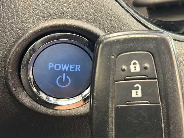 トヨタ Ｃ－ＨＲ G 岐阜県 2017(平29)年 7.7万km ブラックマイカ フルエアロ/純正9インチナビ(NSZT-Y66T)/バックカメラ/フルセグテレビ/Bluetooth/CD・DVD再生/Toyota Safety Sense P/プリクラッシュセーフティー/レーダークルーズコントロール/レーンディパーチャーアラート/ハーフレザーシート/シートヒーター/ETC/ドライブレコーダー/プッシュスタート/スマートキー/前後コーナーセンサー/オートブレーキホールド/電動パーキングブレーキ/エコモード・スポーツモード/純正フロアマット/オートライト/オートマチックハイビーム/LEDヘッドライト/シーケンシャルウィンカー/純正アルミホイール