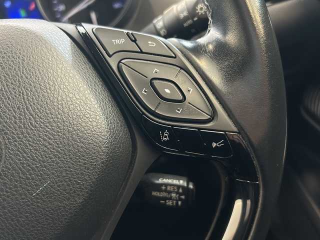 トヨタ Ｃ－ＨＲ G 岐阜県 2017(平29)年 7.7万km ブラックマイカ フルエアロ/純正9インチナビ(NSZT-Y66T)/バックカメラ/フルセグテレビ/Bluetooth/CD・DVD再生/Toyota Safety Sense P/プリクラッシュセーフティー/レーダークルーズコントロール/レーンディパーチャーアラート/ハーフレザーシート/シートヒーター/ETC/ドライブレコーダー/プッシュスタート/スマートキー/前後コーナーセンサー/オートブレーキホールド/電動パーキングブレーキ/エコモード・スポーツモード/純正フロアマット/オートライト/オートマチックハイビーム/LEDヘッドライト/シーケンシャルウィンカー/純正アルミホイール