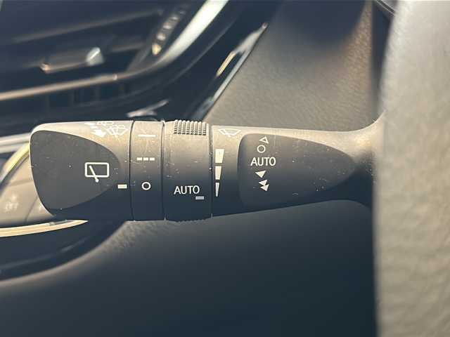 トヨタ Ｃ－ＨＲ G 岐阜県 2017(平29)年 7.7万km ブラックマイカ フルエアロ/純正9インチナビ(NSZT-Y66T)/バックカメラ/フルセグテレビ/Bluetooth/CD・DVD再生/Toyota Safety Sense P/プリクラッシュセーフティー/レーダークルーズコントロール/レーンディパーチャーアラート/ハーフレザーシート/シートヒーター/ETC/ドライブレコーダー/プッシュスタート/スマートキー/前後コーナーセンサー/オートブレーキホールド/電動パーキングブレーキ/エコモード・スポーツモード/純正フロアマット/オートライト/オートマチックハイビーム/LEDヘッドライト/シーケンシャルウィンカー/純正アルミホイール