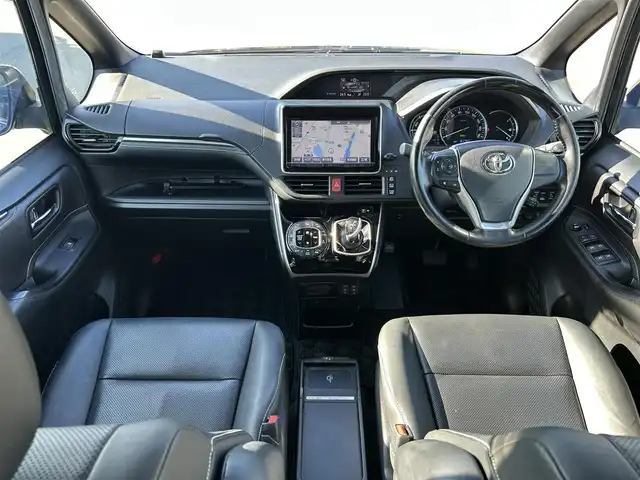 トヨタ エスクァイア ハイブリッド Gi 兵庫県 2015(平27)年 8.2万km ブラック 純正ナビ/Bluetooth/フルセグ/シートヒーター/バックカメラ/置き型充電/クルーズコントロール/衝突軽減ブレーキ/両側パワースライド/ドアバイザー/オートライト/フォグランプ/電極ミラー/ETC/スマートキー