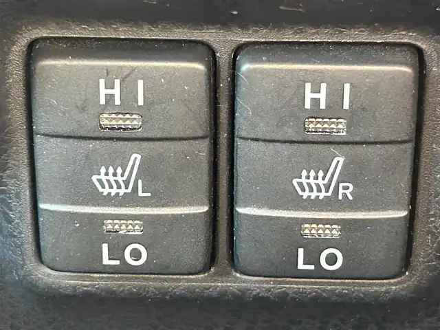 トヨタ エスクァイア ハイブリッド Gi 兵庫県 2015(平27)年 8.2万km ブラック 純正ナビ/Bluetooth/フルセグ/シートヒーター/バックカメラ/置き型充電/クルーズコントロール/衝突軽減ブレーキ/両側パワースライド/ドアバイザー/オートライト/フォグランプ/電極ミラー/ETC/スマートキー