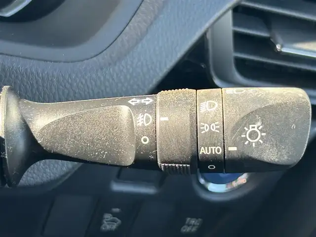 トヨタ エスクァイア ハイブリッド Gi 兵庫県 2015(平27)年 8.2万km ブラック 純正ナビ/Bluetooth/フルセグ/シートヒーター/バックカメラ/置き型充電/クルーズコントロール/衝突軽減ブレーキ/両側パワースライド/ドアバイザー/オートライト/フォグランプ/電極ミラー/ETC/スマートキー