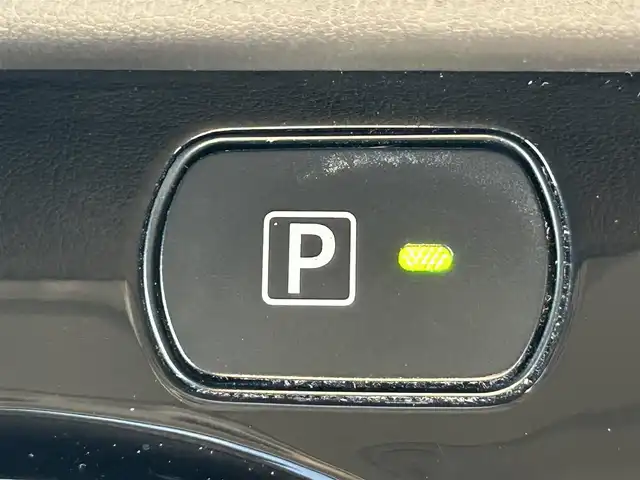 トヨタ エスクァイア ハイブリッド Gi 兵庫県 2015(平27)年 8.2万km ブラック 純正ナビ/Bluetooth/フルセグ/シートヒーター/バックカメラ/置き型充電/クルーズコントロール/衝突軽減ブレーキ/両側パワースライド/ドアバイザー/オートライト/フォグランプ/電極ミラー/ETC/スマートキー