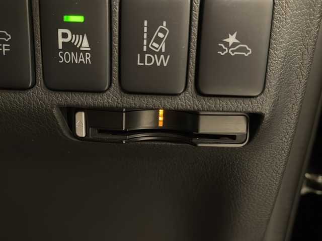 三菱 アウトランダー ＰＨＥＶ G ナビパッケージ 岐阜県 2016(平28)年 6.7万km ルビーブラックP 4WD/三菱純正ナビゲーション(J-13)/アラウンドビューモニター/フルセグテレビ/Bluetooth/CD・DVD再生/ドライブレコーダー/ETC/レーダークルーズコントロール/パワーバックドア/オートエアコン/AC100V1500W/ハーフレザーシート/シートヒーター/パワーシート/ステアリングヒーター/パドルシフト/プッシュスタート/スマートキー/純正フロアマット/LEDヘッドライト/オートライト/前後コーナーセンサー/純正アルミホイール