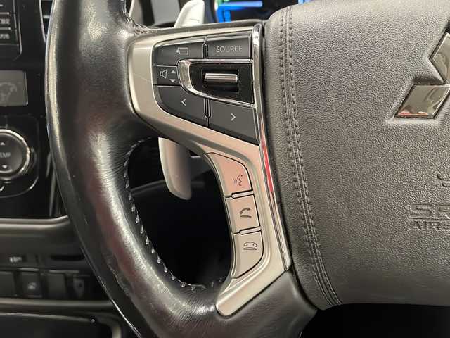 三菱 アウトランダー ＰＨＥＶ G ナビパッケージ 岐阜県 2016(平28)年 6.7万km ルビーブラックP 4WD/三菱純正ナビゲーション(J-13)/アラウンドビューモニター/フルセグテレビ/Bluetooth/CD・DVD再生/ドライブレコーダー/ETC/レーダークルーズコントロール/パワーバックドア/オートエアコン/AC100V1500W/ハーフレザーシート/シートヒーター/パワーシート/ステアリングヒーター/パドルシフト/プッシュスタート/スマートキー/純正フロアマット/LEDヘッドライト/オートライト/前後コーナーセンサー/純正アルミホイール