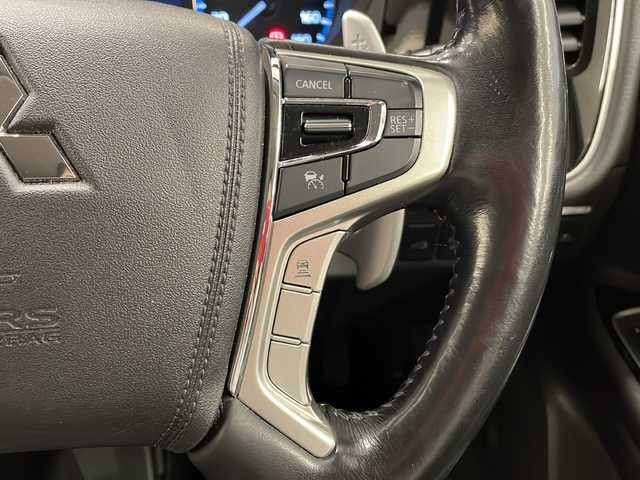 三菱 アウトランダー ＰＨＥＶ G ナビパッケージ 岐阜県 2016(平28)年 6.7万km ルビーブラックP 4WD/三菱純正ナビゲーション(J-13)/アラウンドビューモニター/フルセグテレビ/Bluetooth/CD・DVD再生/ドライブレコーダー/ETC/レーダークルーズコントロール/パワーバックドア/オートエアコン/AC100V1500W/ハーフレザーシート/シートヒーター/パワーシート/ステアリングヒーター/パドルシフト/プッシュスタート/スマートキー/純正フロアマット/LEDヘッドライト/オートライト/前後コーナーセンサー/純正アルミホイール