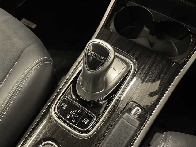 三菱 アウトランダー ＰＨＥＶ G ナビパッケージ 岐阜県 2016(平28)年 6.7万km ルビーブラックP 4WD/三菱純正ナビゲーション(J-13)/アラウンドビューモニター/フルセグテレビ/Bluetooth/CD・DVD再生/ドライブレコーダー/ETC/レーダークルーズコントロール/パワーバックドア/オートエアコン/AC100V1500W/ハーフレザーシート/シートヒーター/パワーシート/ステアリングヒーター/パドルシフト/プッシュスタート/スマートキー/純正フロアマット/LEDヘッドライト/オートライト/前後コーナーセンサー/純正アルミホイール