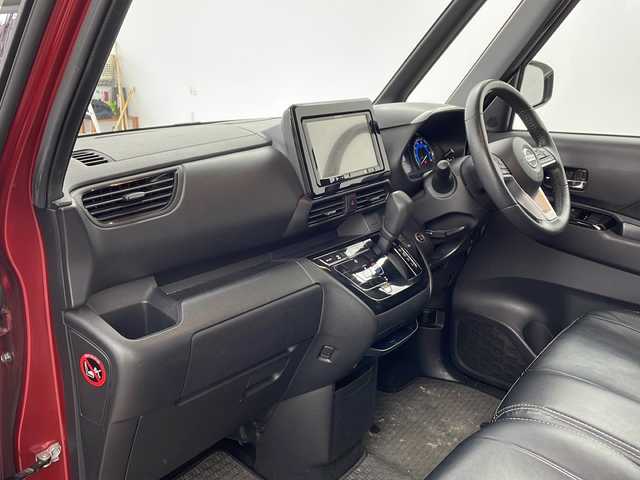 日産 ルークス HWS Gターボ プロパイロットED 兵庫県 2022(令4)年 7.8万km スパークリングレッド/ブラック ・プロパイロット/・エマージェンシーブレーキ/・車線逸脱警報/・車線逸脱防止システム/・先行車発進お知らせ/・標識認識機能/・レーダークルーズコントロール/・Pioneer製9インチナビ＆フルセグ＆BT＆DVD/・アラウンドビューモニター/・ビルトインETC/・両側パワースライドドア/・ハンズフリーパワースライドドア/・電子パーキング/・オートホールド/・アイドリングストップ/・スマートキー/・プッシュスタート/・純正15インチアルミホイール/・LEDヘッドライト/・フォグ/・オートライト/・オートマチックハイビーム/・革調シートカバー/・前後ドライブレコーダー