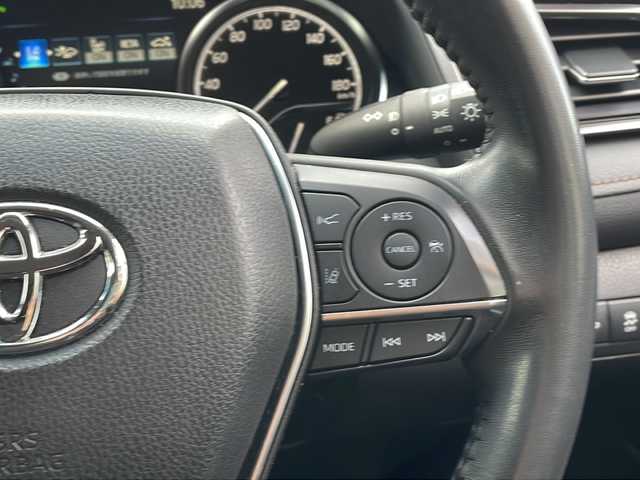 トヨタ カムリ G 山口県 2020(令2)年 11.7万km プラチナホワイトパールマイカ ワンオーナー/プリクラッシュセーフティシステム/レーダークルーズコントロール/純正メーカーナビ/DVD再生可/Bluetooth/Miracast/バックカメラ/クリアランスソナー/ビルトインETC/D席パワーシート/前後ドライブレコーダー/LEDヘッドランプ/フォグランプ/オートライト/革巻きステアリング/ステアリングスイッチ/純正17インチアルミホイール/スタッドレスタイヤ付き社外AW/オート電動格納ミラー/エンジンプッシュスタート/スペアキー/保証書/取扱説明書