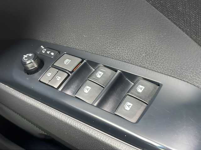 トヨタ カムリ G 山口県 2020(令2)年 11.7万km プラチナホワイトパールマイカ ワンオーナー/プリクラッシュセーフティシステム/レーダークルーズコントロール/純正メーカーナビ/DVD再生可/Bluetooth/Miracast/バックカメラ/クリアランスソナー/ビルトインETC/D席パワーシート/前後ドライブレコーダー/LEDヘッドランプ/フォグランプ/オートライト/革巻きステアリング/ステアリングスイッチ/純正17インチアルミホイール/スタッドレスタイヤ付き社外AW/オート電動格納ミラー/エンジンプッシュスタート/スペアキー/保証書/取扱説明書