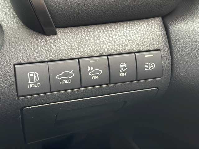 トヨタ カムリ G 山口県 2020(令2)年 11.7万km プラチナホワイトパールマイカ ワンオーナー/プリクラッシュセーフティシステム/レーダークルーズコントロール/純正メーカーナビ/DVD再生可/Bluetooth/Miracast/バックカメラ/クリアランスソナー/ビルトインETC/D席パワーシート/前後ドライブレコーダー/LEDヘッドランプ/フォグランプ/オートライト/革巻きステアリング/ステアリングスイッチ/純正17インチアルミホイール/スタッドレスタイヤ付き社外AW/オート電動格納ミラー/エンジンプッシュスタート/スペアキー/保証書/取扱説明書