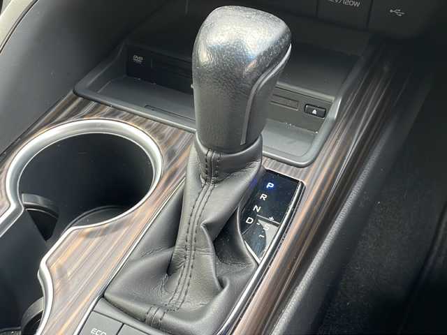 トヨタ カムリ G 山口県 2020(令2)年 11.7万km プラチナホワイトパールマイカ ワンオーナー/プリクラッシュセーフティシステム/レーダークルーズコントロール/純正メーカーナビ/DVD再生可/Bluetooth/Miracast/バックカメラ/クリアランスソナー/ビルトインETC/D席パワーシート/前後ドライブレコーダー/LEDヘッドランプ/フォグランプ/オートライト/革巻きステアリング/ステアリングスイッチ/純正17インチアルミホイール/スタッドレスタイヤ付き社外AW/オート電動格納ミラー/エンジンプッシュスタート/スペアキー/保証書/取扱説明書