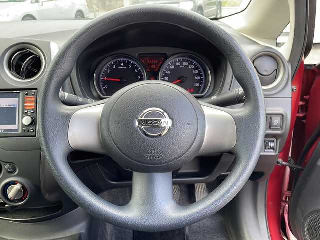 日産 ノート X 山口県 2013(平25)年 8.4万km ラディアントレッド 純正ナビ/CD/SD/ワンセグTV/バックカメラ/ヘッドライトレベライザー/アイドリングストップ/スマートキー/前後タイプドライブレコーダー/純正フロアマット/純正ドアバイザー/電動格納ドアミラー