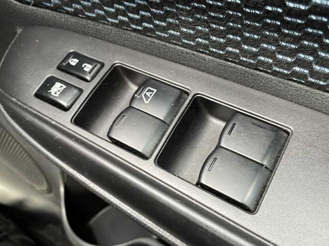 日産 ノート X 山口県 2013(平25)年 8.4万km ラディアントレッド 純正ナビ/CD/SD/ワンセグTV/バックカメラ/ヘッドライトレベライザー/アイドリングストップ/スマートキー/前後タイプドライブレコーダー/純正フロアマット/純正ドアバイザー/電動格納ドアミラー