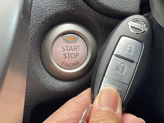 日産 ノート X 山口県 2013(平25)年 8.4万km ラディアントレッド 純正ナビ/CD/SD/ワンセグTV/バックカメラ/ヘッドライトレベライザー/アイドリングストップ/スマートキー/前後タイプドライブレコーダー/純正フロアマット/純正ドアバイザー/電動格納ドアミラー