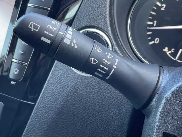 日産 エクストレイル 20X 山口県 2017(平29)年 6.5万km ブリリアントホワイトパール ワンオーナー/フリップダウンモニター/純正9インチナビ/・Bluetooth/・フルセグテレビ/・DVD再生/ETC/エマージェンシーブレーキ/クリアランスソナー/バックカメラ/純正LEDヘッドライト/オートライト/純正アルミホイール/純正フロアマット/ドアバイザー/プッシュスタート/スマートキー/スペアキー有/取扱説明書/保証書