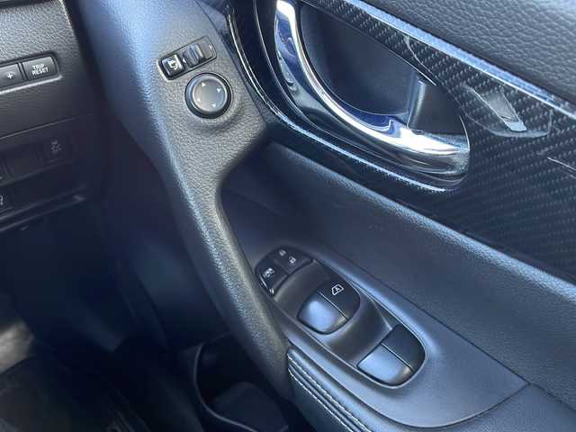 日産 エクストレイル 20X 山口県 2017(平29)年 6.5万km ブリリアントホワイトパール ワンオーナー/フリップダウンモニター/純正9インチナビ/・Bluetooth/・フルセグテレビ/・DVD再生/ETC/エマージェンシーブレーキ/クリアランスソナー/バックカメラ/純正LEDヘッドライト/オートライト/純正アルミホイール/純正フロアマット/ドアバイザー/プッシュスタート/スマートキー/スペアキー有/取扱説明書/保証書