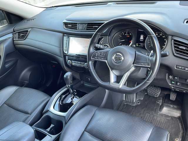 日産 エクストレイル 20X 山口県 2017(平29)年 6.5万km ブリリアントホワイトパール ワンオーナー/フリップダウンモニター/純正9インチナビ/・Bluetooth/・フルセグテレビ/・DVD再生/ETC/エマージェンシーブレーキ/クリアランスソナー/バックカメラ/純正LEDヘッドライト/オートライト/純正アルミホイール/純正フロアマット/ドアバイザー/プッシュスタート/スマートキー/スペアキー有/取扱説明書/保証書