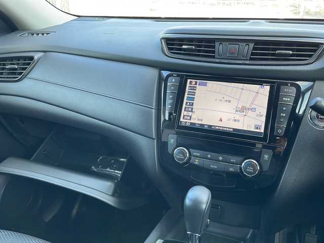 日産 エクストレイル 20X 山口県 2017(平29)年 6.5万km ブリリアントホワイトパール ワンオーナー/フリップダウンモニター/純正9インチナビ/・Bluetooth/・フルセグテレビ/・DVD再生/ETC/エマージェンシーブレーキ/クリアランスソナー/バックカメラ/純正LEDヘッドライト/オートライト/純正アルミホイール/純正フロアマット/ドアバイザー/プッシュスタート/スマートキー/スペアキー有/取扱説明書/保証書