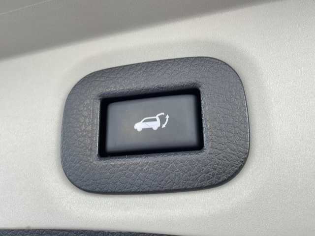 日産 エクストレイル 20X 山口県 2017(平29)年 6.5万km ブリリアントホワイトパール ワンオーナー/フリップダウンモニター/純正9インチナビ/・Bluetooth/・フルセグテレビ/・DVD再生/ETC/エマージェンシーブレーキ/クリアランスソナー/バックカメラ/純正LEDヘッドライト/オートライト/純正アルミホイール/純正フロアマット/ドアバイザー/プッシュスタート/スマートキー/スペアキー有/取扱説明書/保証書