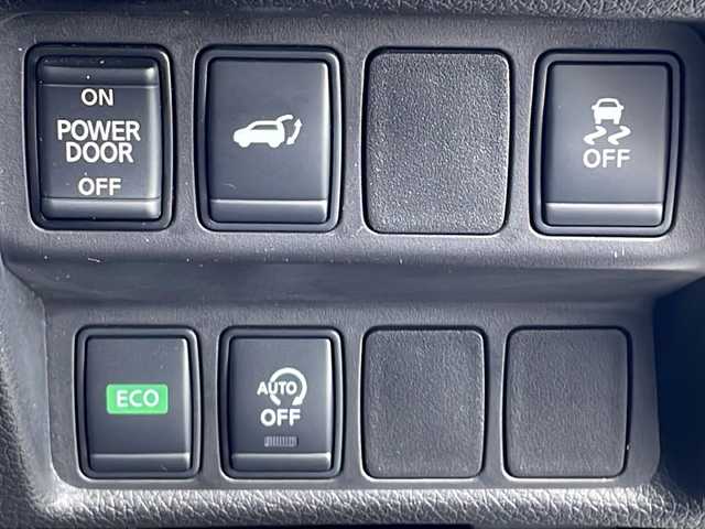 日産 エクストレイル 20X 山口県 2017(平29)年 6.5万km ブリリアントホワイトパール ワンオーナー/フリップダウンモニター/純正9インチナビ/・Bluetooth/・フルセグテレビ/・DVD再生/ETC/エマージェンシーブレーキ/クリアランスソナー/バックカメラ/純正LEDヘッドライト/オートライト/純正アルミホイール/純正フロアマット/ドアバイザー/プッシュスタート/スマートキー/スペアキー有/取扱説明書/保証書