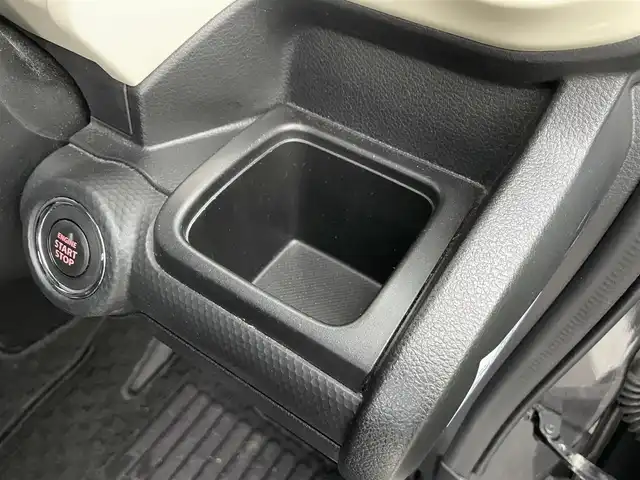 スズキ クロスビー HYBRID MZ 香川県 2017(平29)年 7万km ミネラルグレーM 登録時走行距離69444km/パイオニア製8型メモリナビ【AVIC-RL902】/（フルセグTV/Bluetooth/DVD/iPod/MSV）/バックカメラ/前方ドライブレコーダー【DRY-ST5100】/セーフティサポート/・デュアルセンサーブレーキサポート（衝突軽減）/・車線逸脱警報機能/後方コーナーセンサー/クルーズコントロール/前席シートヒーター/革巻きステアリング/ステアリングスイッチ/パドルシフト/オートライト/LEDヘッドライト/LEDフォグライト/ETC/純正16インチアルミホイール/純正フロアマット/純正ドアバイザー/後席パーソナルテーブル/ISOFIX/ウィンカー付電動格納ミラー