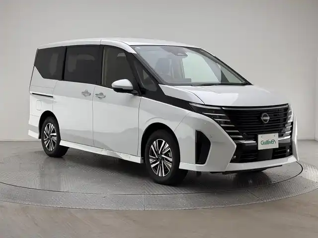 日産 セレナ e－パワー ハイウェイスター V 兵庫県 2025(令7)年 0.1千km プリズムホワイト ・登録済未使用車　/・純正メモリナビ　/（USB/Bluetooth/フルセグTV/HDMI)/・純正ディスプレイオーディオ/・純正フリップダウンモニター　/・インテリジェントルームミラー　/・純正前後ドライブレコーダー/・アラウンドビューモニター/・コーナーセンサー　/・プロパイロット　/・エマージェンシーブレーキ　/・両側パワースライドドア/・ACC/・LKA/・BSTC/・ビルトインETC2.0/・ワイヤレス充電/・オートハイビーム/・LEDヘッドライト/・LEDフォグランプ/・純正1６インチAW/・スペアキー×１