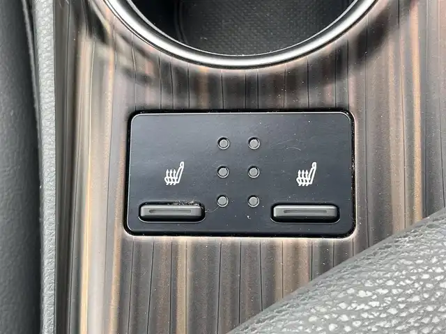 トヨタ カムリ G レザーパッケージ 佐賀県 2017(平29)年 7.4万km エモーショナルレッド TRDフルエアロ/トヨタセーフティセンス/・プリクラッシュセーフティ/・レーンディパーチャーアラート/・レーダークルーズコントロール/・オートマチックハイビーム/インテリジェントクリアランスソナー/ブラインドスポットモニター/リアクロストラフィックアラート/純正SDナビ/・バックカメラ/・フルセグTV/BT/CD/DVD/・TVキャンセラー/純正ドラレコ/純正18インチAW/レザーシート/前席パワーシート/前席シートヒーター/LEDヘッドライト/フォグランプ/プッシュスタート/電動パーキングスイッチ/取扱説明書/保証書