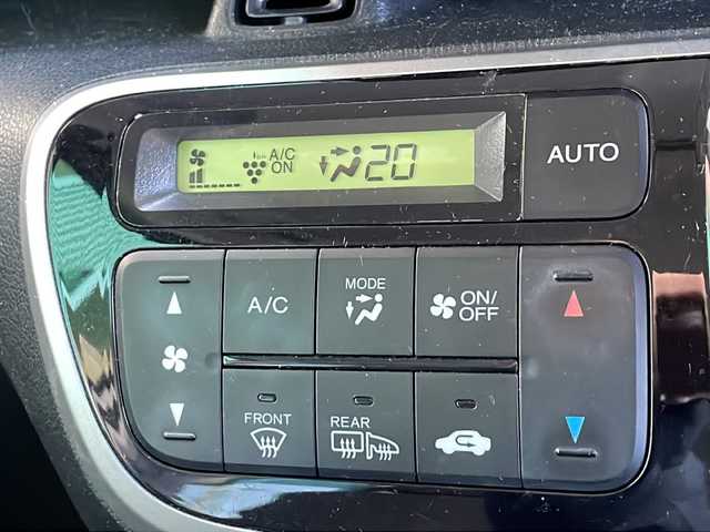 ホンダ Ｎ ＢＯＸ SSパッケージ 岐阜県 2015(平27)年 10万km プレミアムホワイトパール 禁煙車/純正ナビ/フルセグTV/Bluetooth/４WD/両側パワースライドドア/シートヒーター/カーテンエアバッグ/アイドリングストップ/社外ETC/純正アルミホイール/純正フロアマット/プッシュスタート/スマートキー