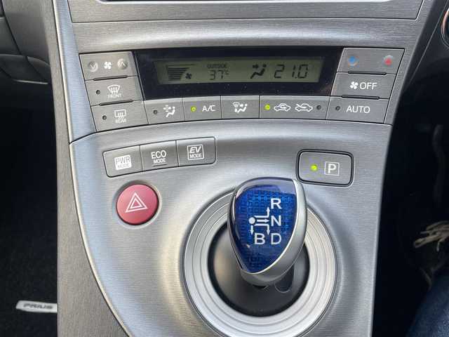 トヨタ プリウス S 千葉県 2013(平25)年 10.4万km ライトパープルマイカ 純正SDナビ【NSZT-W62G】/フルセグTV/Bluetooth/DVD/CD/バックカメラ/ETC/キセノンライト/前後ドライブレコーダー【DRV-MR740】/純正アルミホイール/ステアリングスイッチ/純正フロアマット/ウィンカーミラー/ドアバイザー/スマートキー/スペアキー/保証書/取扱説明書