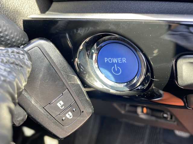 トヨタ プリウス Sツーリングセレクション 三重県 2021(令3)年 5.1万km アティチュードブラックマイカ ９型ナビ　/全方位カメラ　/レザーシート　/シートヒータークーラー　/ＬＥＤライト　/純正フロアマット　/デジタルインナーミラー　/衝突軽減　/前後ドラレコ　/ＥＴＣ　/１００Ｖ充電　/禁煙車　/オートハイビーム/クルコン