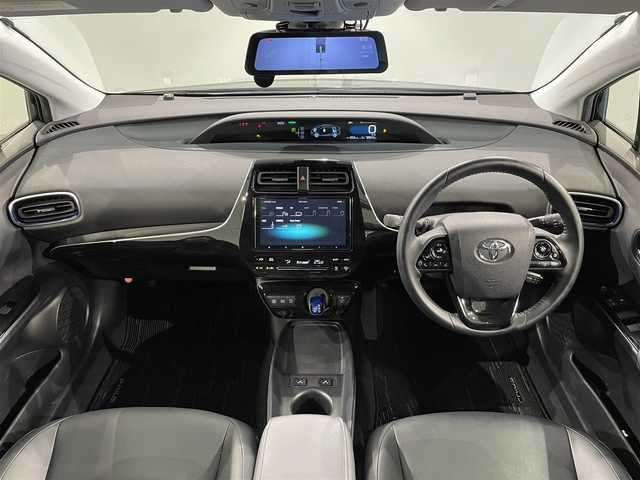 トヨタ プリウス Sツーリングセレクション 愛知県 2021(令3)年 5.1万km アティチュードブラックマイカ ９インチカロッツェリアナビ　/（CD・DVD再生/FM/AM/フルセグTV/USB/HDMI/AUX)/アラウンドビューモニター　/トヨタセーフティセンス　/　　-レーダークルーズコントロール　/　　-プリクラッシュセーフティ/　　-レーントレーニングアシスト/　　-オートマチックハイビーム/　　-ロードサインアシスト/先行車発進告知機能/クリアランスソナー/ＡＣ１００Ｖ　/シートヒーター　/ビルトインＥＴＣ　/デジタルインナーミラー　/ドライブレコーダー/プッシュスタート/　　-スマートキー