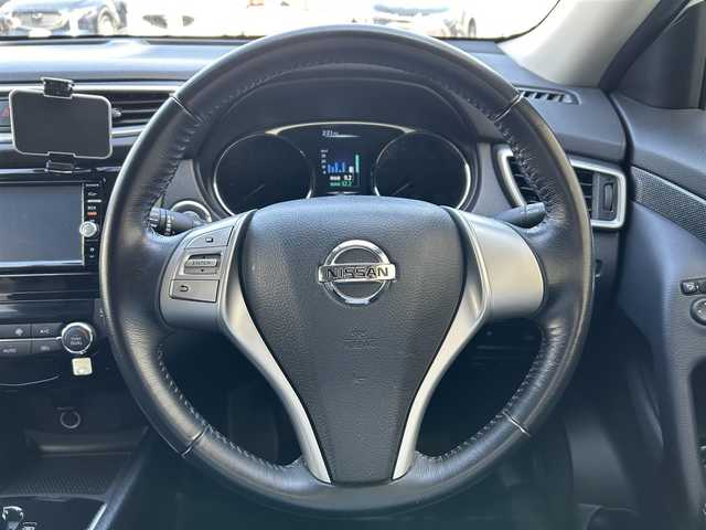 日産 エクストレイル ハイブリッド 20X エマージェンシーブレーキ 兵庫県 2015(平27)年 12.8万km ブリリアントホワイトパール パートタイム4WD/純正ナビ/(CD/DVD/BT/AUX/iPod)/フルセグテレビ/バックカメラ/ETC/前後ドライブレコーダー/デジタルインナーミラー/前席シートヒーター/カプロンシート/オートライト/LEDヘッドライト/フォグランプ/革巻きステアリング/ステアリングリモコン/電動リアゲート/電動格納ミラー/純正ドアバイザー/純正アルミ17インチ