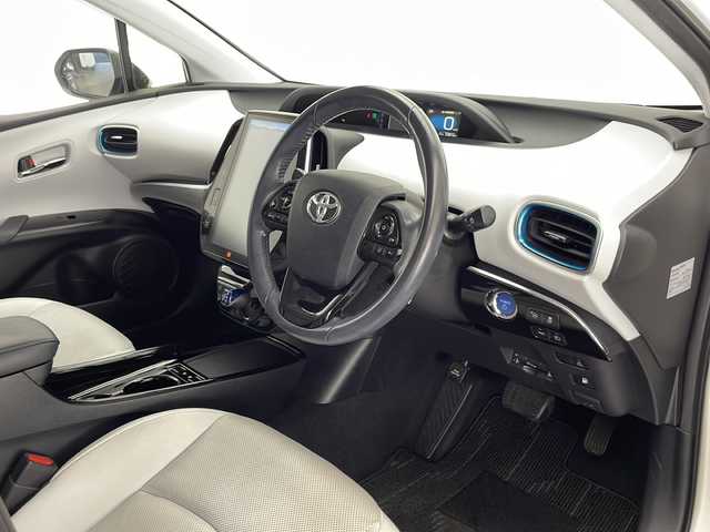 トヨタ プリウス A プレミアム 宮崎県 2019(令1)年 5.4万km ホワイトパールクリスタルシャイン Toyota Safety Sense/〇プリクラシュセーフティ/〇レーンディパーチャーアラート/〇ブラインドスポットモニター/〇リアクロストラフィックアラート/〇パーキングサポートブレーキ/〇レーダークルーズコントロール/〇クリアランスソナー/〇オートマチックハイビーム/〇ヘッドアップディスプレイ/純正11.6型メーカーナビ/JBLサウンドシステム/フルセグTV/バックカメラ/レザーシート/パワーシート/シートヒーター/シートベンチレーション/インテリジェントパーキングアシスト/AC100V電源/LEDヘッドライト/ビルトインETC2.0/前後ドライブレコーダー/保証書