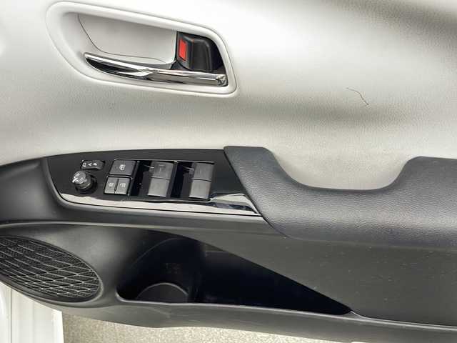 トヨタ プリウス A プレミアム 宮崎県 2019(令1)年 5.4万km ホワイトパールクリスタルシャイン Toyota Safety Sense/〇プリクラシュセーフティ/〇レーンディパーチャーアラート/〇ブラインドスポットモニター/〇リアクロストラフィックアラート/〇パーキングサポートブレーキ/〇レーダークルーズコントロール/〇クリアランスソナー/〇オートマチックハイビーム/〇ヘッドアップディスプレイ/純正11.6型メーカーナビ/JBLサウンドシステム/フルセグTV/バックカメラ/レザーシート/パワーシート/シートヒーター/シートベンチレーション/インテリジェントパーキングアシスト/AC100V電源/LEDヘッドライト/ビルトインETC2.0/前後ドライブレコーダー/保証書