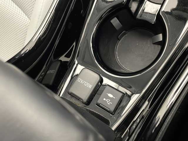 トヨタ プリウス A プレミアム 宮崎県 2019(令1)年 5.4万km ホワイトパールクリスタルシャイン Toyota Safety Sense/〇プリクラシュセーフティ/〇レーンディパーチャーアラート/〇ブラインドスポットモニター/〇リアクロストラフィックアラート/〇パーキングサポートブレーキ/〇レーダークルーズコントロール/〇クリアランスソナー/〇オートマチックハイビーム/〇ヘッドアップディスプレイ/純正11.6型メーカーナビ/JBLサウンドシステム/フルセグTV/バックカメラ/レザーシート/パワーシート/シートヒーター/シートベンチレーション/インテリジェントパーキングアシスト/AC100V電源/LEDヘッドライト/ビルトインETC2.0/前後ドライブレコーダー/保証書