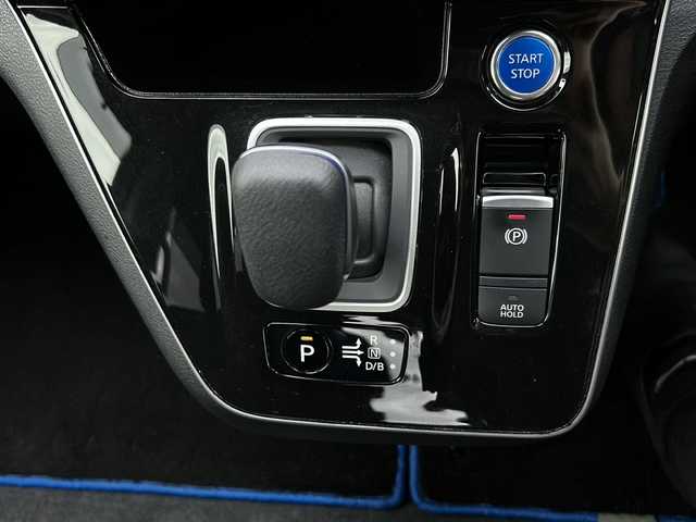 日産 セレナ e－パワー ハイウェイスター V 福岡県 2021(令3)年 8万km ダイヤモンドブラック 純正７インチメモリナビ（MJ320D-W）/（AM/FM/CD/DVD/BT/フルセグTV）/プロパイロット/クルーズコントロール/レーンアシスト/エマージェンシーブレーキ/デジタルインナーミラー/フリップダウンモニター/両側パワースライドドア/コーナーセンサー/ウォークスルー/ふらつき警報/速度標識表示/道路標識表示/駐車支援/衝突軽減システム/横滑り防止装置/純正フロアマット/純正１６インチアルミホイール/純正LEDヘッドライト/アイドリングストップ/スマートキー/プッシュスタートボタン/ETC