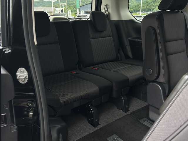日産 セレナ e－パワー ハイウェイスター V 福岡県 2021(令3)年 8万km ダイヤモンドブラック 純正７インチメモリナビ（MJ320D-W）/（AM/FM/CD/DVD/BT/フルセグTV）/プロパイロット/クルーズコントロール/レーンアシスト/エマージェンシーブレーキ/デジタルインナーミラー/フリップダウンモニター/両側パワースライドドア/コーナーセンサー/ウォークスルー/ふらつき警報/速度標識表示/道路標識表示/駐車支援/衝突軽減システム/横滑り防止装置/純正フロアマット/純正１６インチアルミホイール/純正LEDヘッドライト/アイドリングストップ/スマートキー/プッシュスタートボタン/ETC