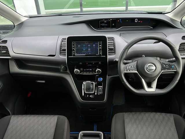 日産 セレナ e－パワー ハイウェイスター V 福岡県 2021(令3)年 8万km ダイヤモンドブラック 純正７インチメモリナビ（MJ320D-W）/（AM/FM/CD/DVD/BT/フルセグTV）/プロパイロット/クルーズコントロール/レーンアシスト/エマージェンシーブレーキ/デジタルインナーミラー/フリップダウンモニター/両側パワースライドドア/コーナーセンサー/ウォークスルー/ふらつき警報/速度標識表示/道路標識表示/駐車支援/衝突軽減システム/横滑り防止装置/純正フロアマット/純正１６インチアルミホイール/純正LEDヘッドライト/アイドリングストップ/スマートキー/プッシュスタートボタン/ETC