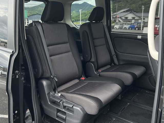 日産 セレナ e－パワー ハイウェイスター V 福岡県 2021(令3)年 8万km ダイヤモンドブラック 純正７インチメモリナビ（MJ320D-W）/（AM/FM/CD/DVD/BT/フルセグTV）/プロパイロット/クルーズコントロール/レーンアシスト/エマージェンシーブレーキ/デジタルインナーミラー/フリップダウンモニター/両側パワースライドドア/コーナーセンサー/ウォークスルー/ふらつき警報/速度標識表示/道路標識表示/駐車支援/衝突軽減システム/横滑り防止装置/純正フロアマット/純正１６インチアルミホイール/純正LEDヘッドライト/アイドリングストップ/スマートキー/プッシュスタートボタン/ETC