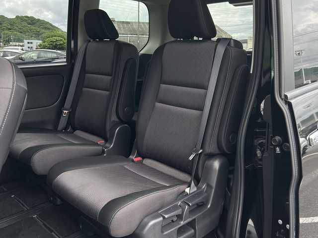 日産 セレナ e－パワー ハイウェイスター V 福岡県 2021(令3)年 8万km ダイヤモンドブラック 純正７インチメモリナビ（MJ320D-W）/（AM/FM/CD/DVD/BT/フルセグTV）/プロパイロット/クルーズコントロール/レーンアシスト/エマージェンシーブレーキ/デジタルインナーミラー/フリップダウンモニター/両側パワースライドドア/コーナーセンサー/ウォークスルー/ふらつき警報/速度標識表示/道路標識表示/駐車支援/衝突軽減システム/横滑り防止装置/純正フロアマット/純正１６インチアルミホイール/純正LEDヘッドライト/アイドリングストップ/スマートキー/プッシュスタートボタン/ETC