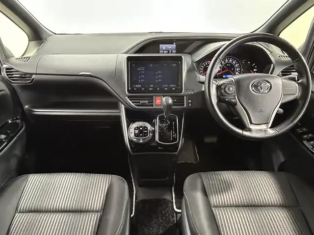トヨタ ヴォクシー ZS 煌Ⅱ 大阪府 2019(令1)年 2.4万km ブラック 純正9incナビ(フルセグ/DVD再生/Bluetooth) バックカメラ 後席モニター ETC 両側パワースライドドア 衝突軽減 クルコン クリアランスソナー トヨタセーフティセンス ドラレコ